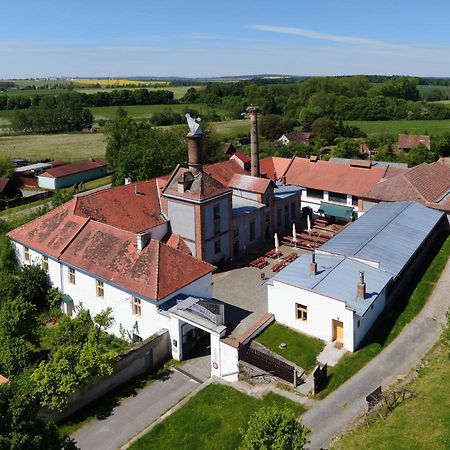 Pivovarsky Hotel Dalesice Exterior photo